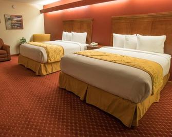 Shepherd Mountain Inn & Suites - Pilot Knob - Bedroom