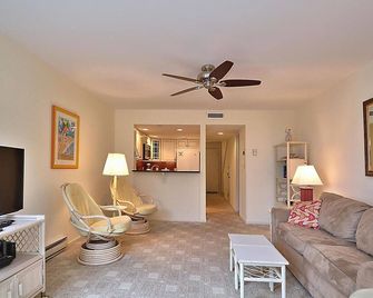 Free Activities. Linens Included! Just Steps To Beach, And Boardwalk Is This 2 Bedroom, 1.5 Bath Condo. - Rehoboth Beach - Soggiorno