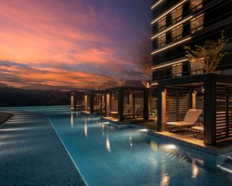 Swissôtel Clark Philippines - Angeles City - Piscina