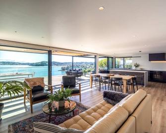 Moana Retreat - Stay Waiheke - Surfdale - Sala de estar
