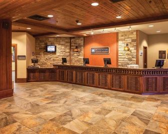 Wyndham Glacier Canyon - Huge 4br/4ba - Free Waterpark Passes 100 Reviews - Lake Delton - Front desk