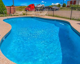 Econo Lodge Inn and Suites Sweetwater I-20 - Sweetwater - Piscina