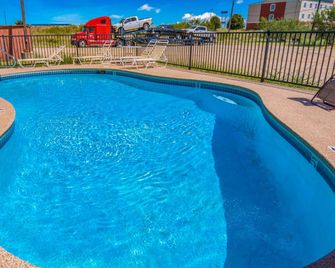 Econo Lodge Inn and Suites Sweetwater I-20 - Sweetwater - Piscina