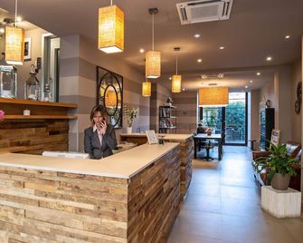 Hotel Orcagna - Florence - Front desk