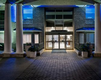 Holiday Inn Express & Suites Saskatoon Centre By IHG - Saskatoon - Gebäude