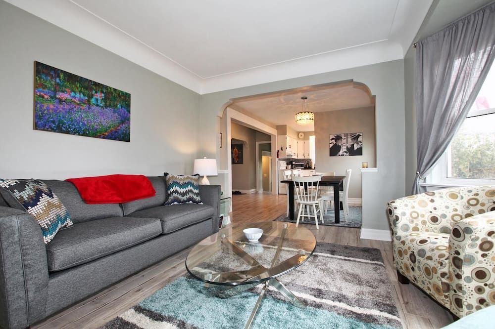 Living room view of Niagara On The Lake Gemütlicher Bungalow Wifi Bbq Weingüter