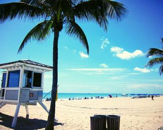 Heated pool , tiki hut , sunny family fun! - Fort Lauderdale - Spiaggia