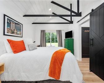 Hummingbird Hideaway- private self-check -Wi-Fi - Murfreesboro - Habitación