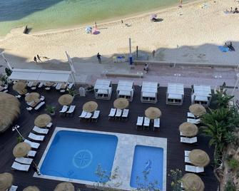 Magnifique Appartement Sur La Plage - Calviá - Piscina