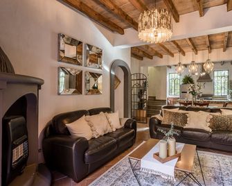 3BR Garden Home with Rooftop & Garage in Centro San Miguel de Allende - San Miguel de Allende - Sala de estar