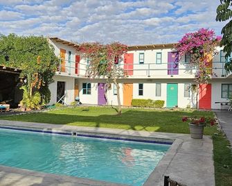 The Upcycled Hostel Huacachina - Ica