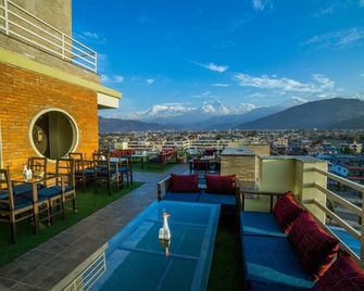 Hotel Task International - Pokhara - Balkon