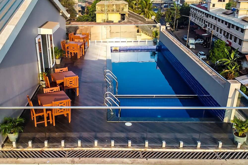 Cosmique Clarks Inn Suites Goa - Margao - Pool
