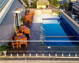 Cosmique Clarks Inn Suites Goa - Margao - Pool
