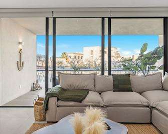 7 Minutes From The Beach! Brand New Luxury Condominium In Club Campestre Los Cabos - San José del Cabo - Living room