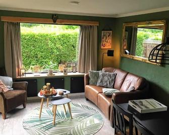 Chalet with balcony in Veluwe - Garderen - Huiskamer