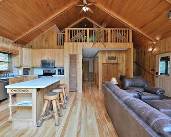 Lakefront Cabin w/ Pool Table+Waterfall: Northwoods Nostalgia + Modern Amenities - Clam Lake - Living room