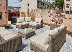 Host & Stay - Castle View - Durham - Patio