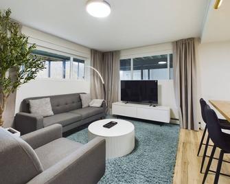 Updated Douglas Apartment, Close to Sandy Beach - Juneau - Living room