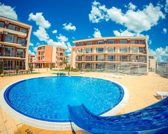 Holiday Fort Golf Club - Bãi biển Sunny - Bể bơi