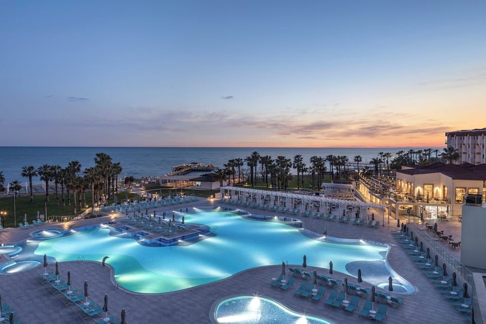 أركانوس هوتلز سورجن بسعامامل جميع الخدمات