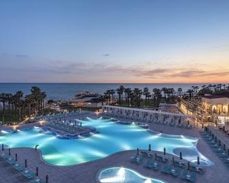 أركينوس سايد ريزورت - سيد - حوض السباحة