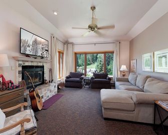 Ski in/Ski Out Condo in Main Plaza - Corner Unit - Views of the Slopes - Rico - Sala de estar