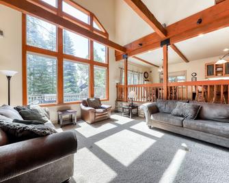 Alderhill - Shaver Lake - Sala de estar