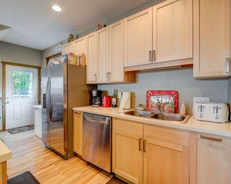 Beautiful Cabin on Lake Pulaski - Buffalo - Kitchen