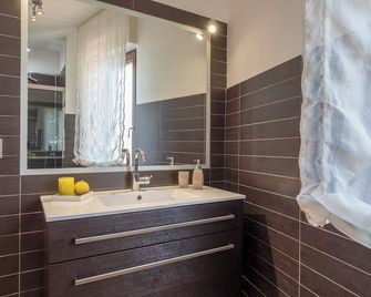 Casa Vacanze Porto Torres - Porto Torres - Bathroom
