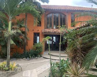 Hacienda en La Playa - Private Villa on the Beach - Canoa - Edificio