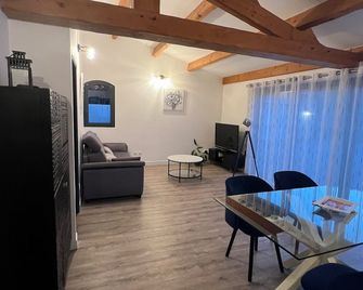 Small house Carros les plans - Carros - Living room