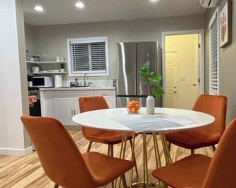 Completely Remodeled Brand New 1 Br/ 2 Bed Home - Torrance - Dining room