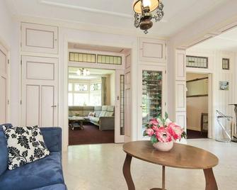 Characteristic country house with wellness - Lijnden - Sala de estar