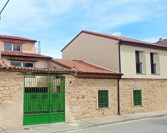 Casa Rural - De Brevas a Higos - Espirdo - Edificio