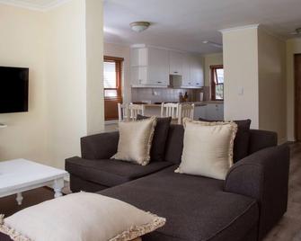 Summit Place Guesthouse - Constantia - Living room