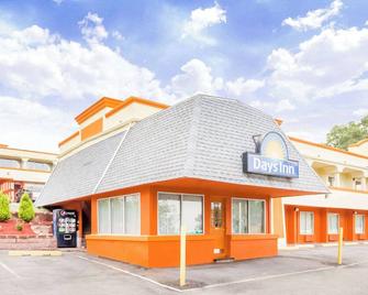 Days Inn by Wyndham Abington M74 - Lanark - Gebäude