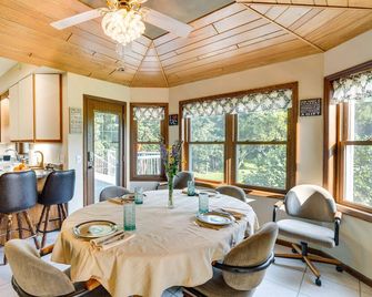 Spacious Beloit Retreat Close to Parks and Trails! - Beloit - Eetruimte