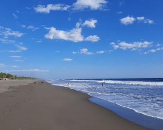Capricho Beach House - Barra de Santiago - Playa