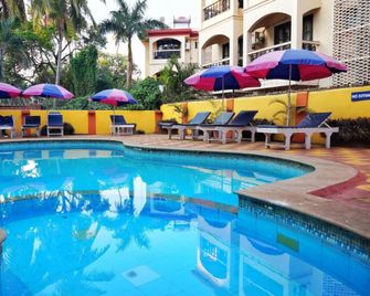 Krish Hotel Baga - Baga - Alberca