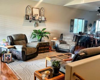 Charming 3 bed, 2 bath home complete with all the modern comforts. - Gillette - Living room