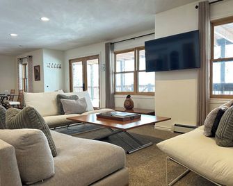 Rocky Mountain Lakefront Home close to Denver - Georgetown - Living room