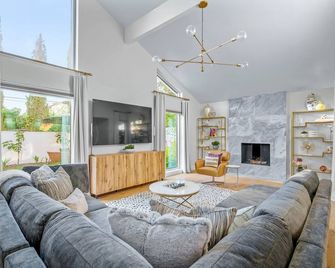 The Jewel-Modern Retreat, Hot Tub, Night Life - 達拉斯 - 客廳