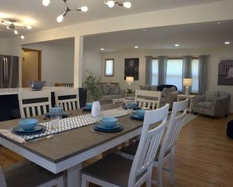 Fun Amenities at this Centrally Located KC Home! - Kansas City - Comedor
