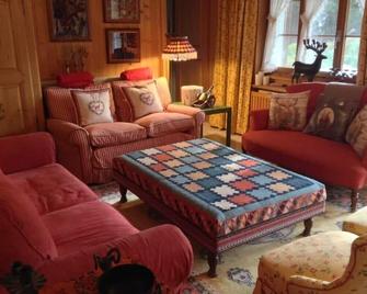 3 BR Classic Chalet in Gstaad By Smiling House - Saanen - Salon