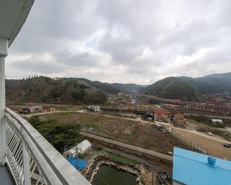 Gapyeong Brown - Gapyeong - Balcón