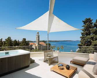 Exclusive Hvar Villa 6 Bedrooms Villa Serenity By The Sea Great Sea Views - Hvar - Balcony