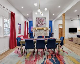 Modern Memphis Game House, Hot Tub! Close to Beale - ممفيس (تنيسي) - غرفة طعام