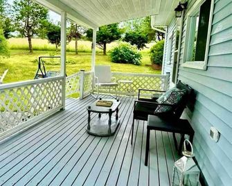 Lake Mushamush Cottage! - Riverport - Balcony