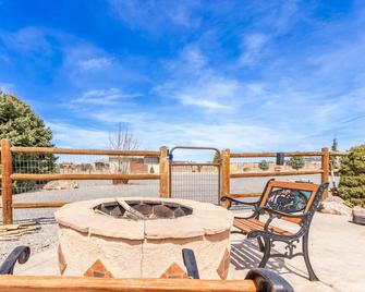 Shared Garden Level Serene Ranch near Lake Pueblo - Pueblo West - Balcony